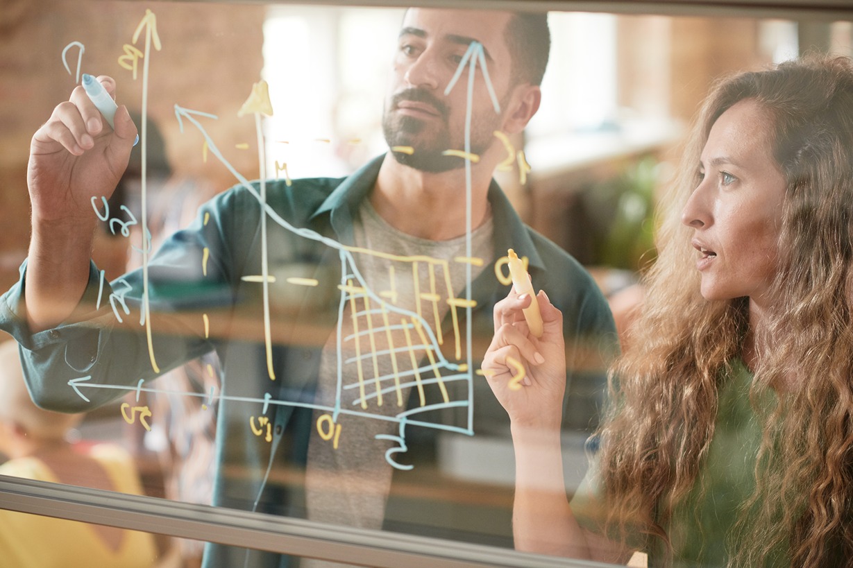 Business_People_Examining_Graphics_original_1127052 (1)